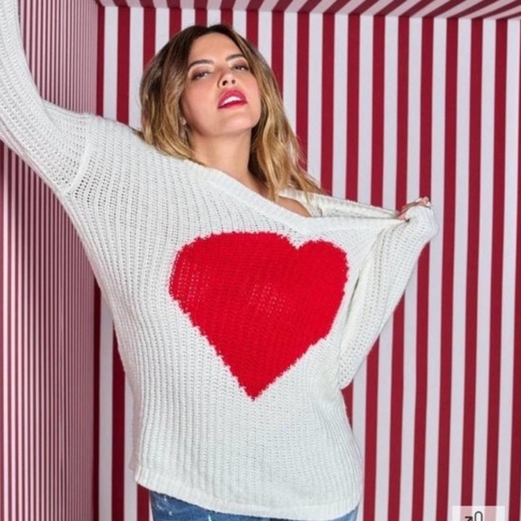 NWOT Torrid V-neck Heart Pullover Sweater Sz 3 Valentine’s Day - Picture 1 of 11